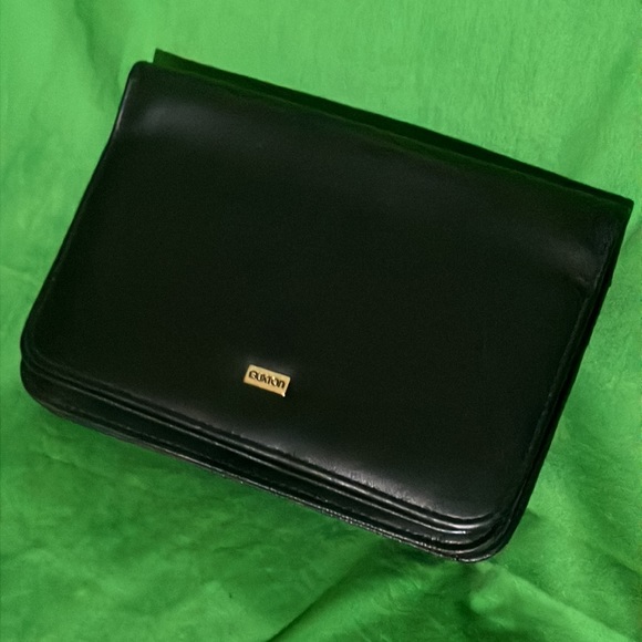 Buxton Clutch or Purse with detachable strap - Picture 7 of 11